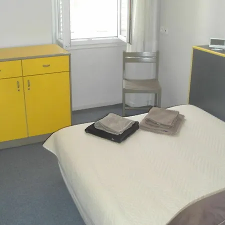 Meublee Services Apartment *