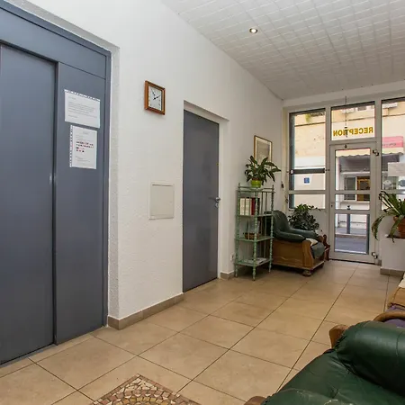 Meublee Services Apartment *